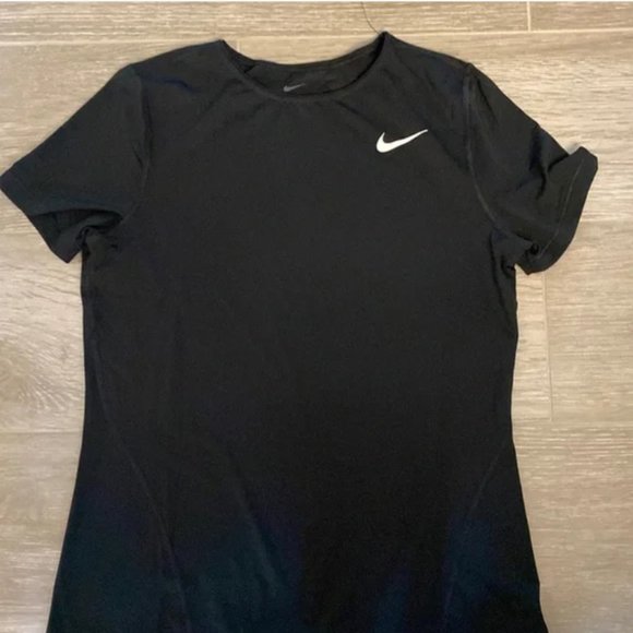 Nike Dri-Fit Legend Black Fitted Short Sleeve T-Shirt - Picture 1 of 2